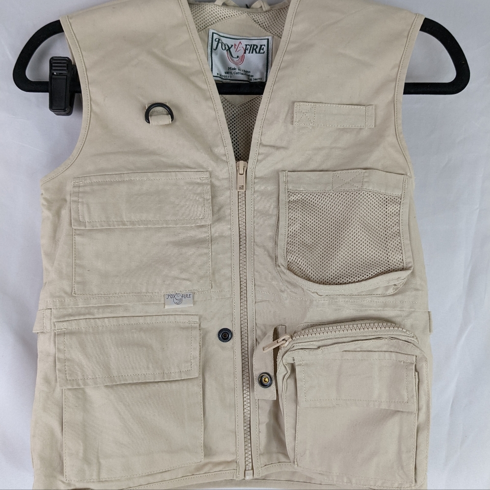FOX FIRE THUNDER RIVER GEAR IN SIZE SMALL.